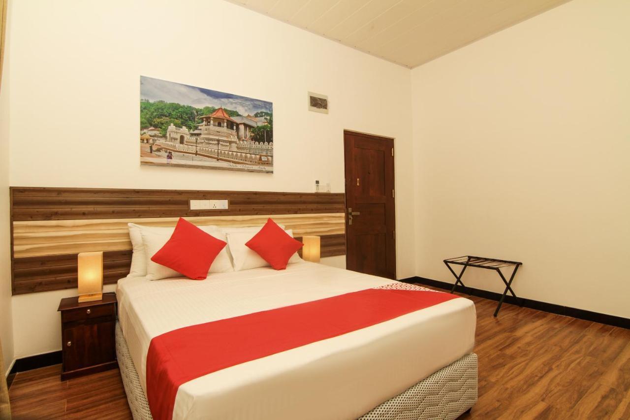 Clove Transit Hotel Kotugoda Bagian luar foto
