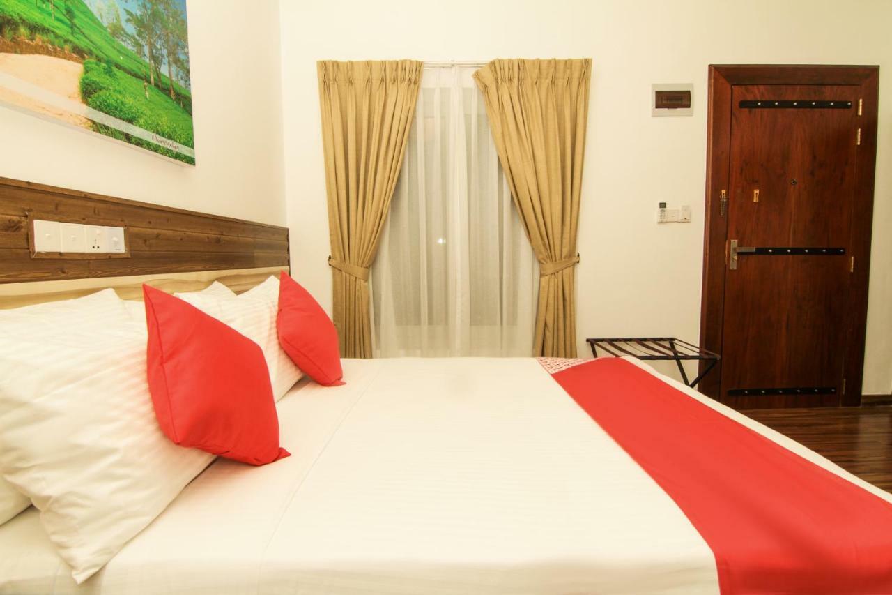 Clove Transit Hotel Kotugoda Bagian luar foto