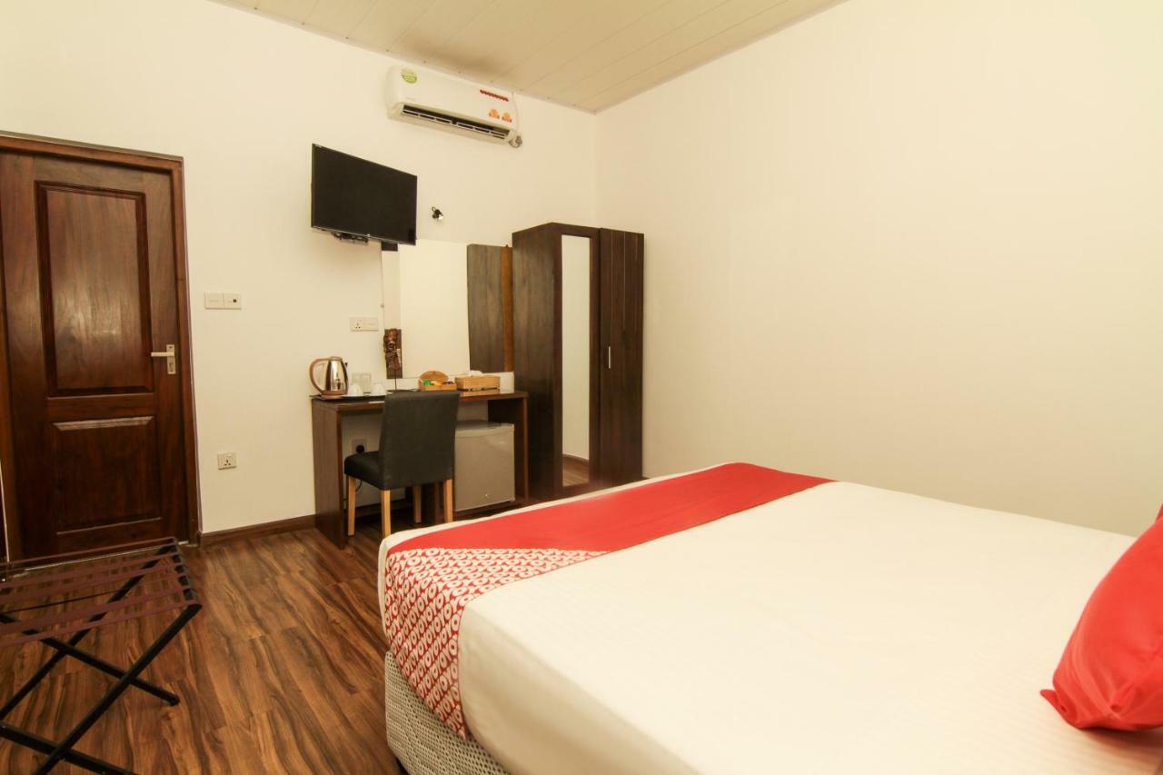 Clove Transit Hotel Kotugoda Bagian luar foto