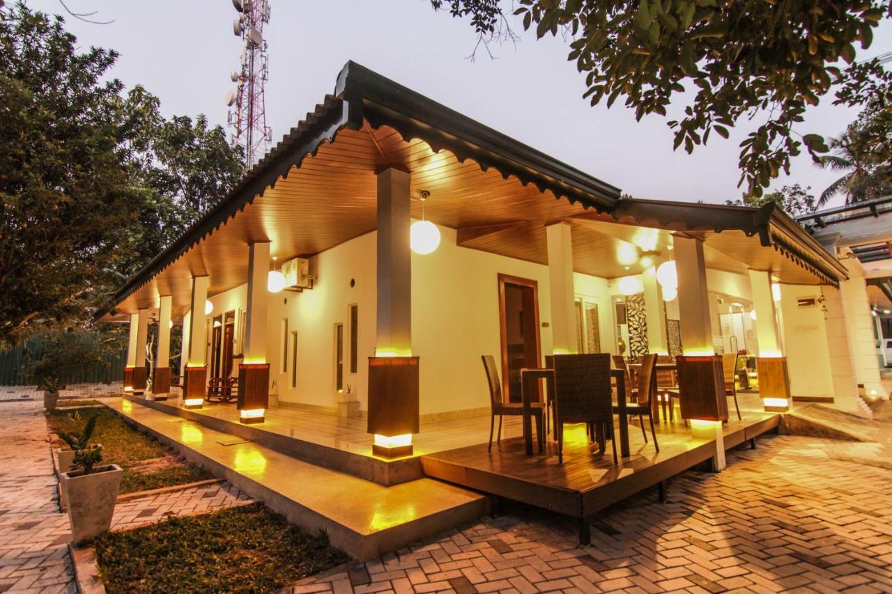 Clove Transit Hotel Kotugoda Bagian luar foto