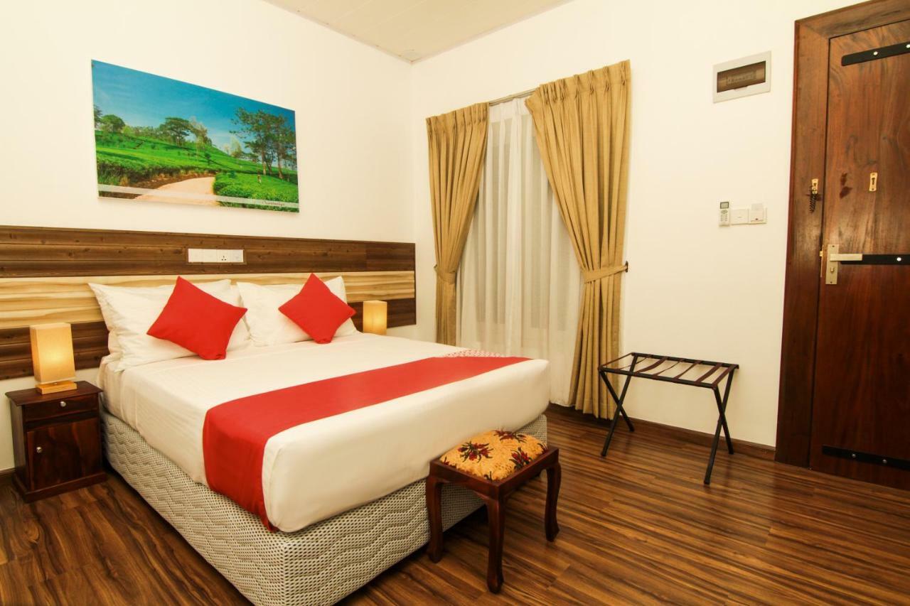 Clove Transit Hotel Kotugoda Bagian luar foto