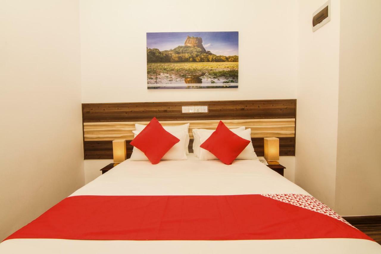 Clove Transit Hotel Kotugoda Bagian luar foto