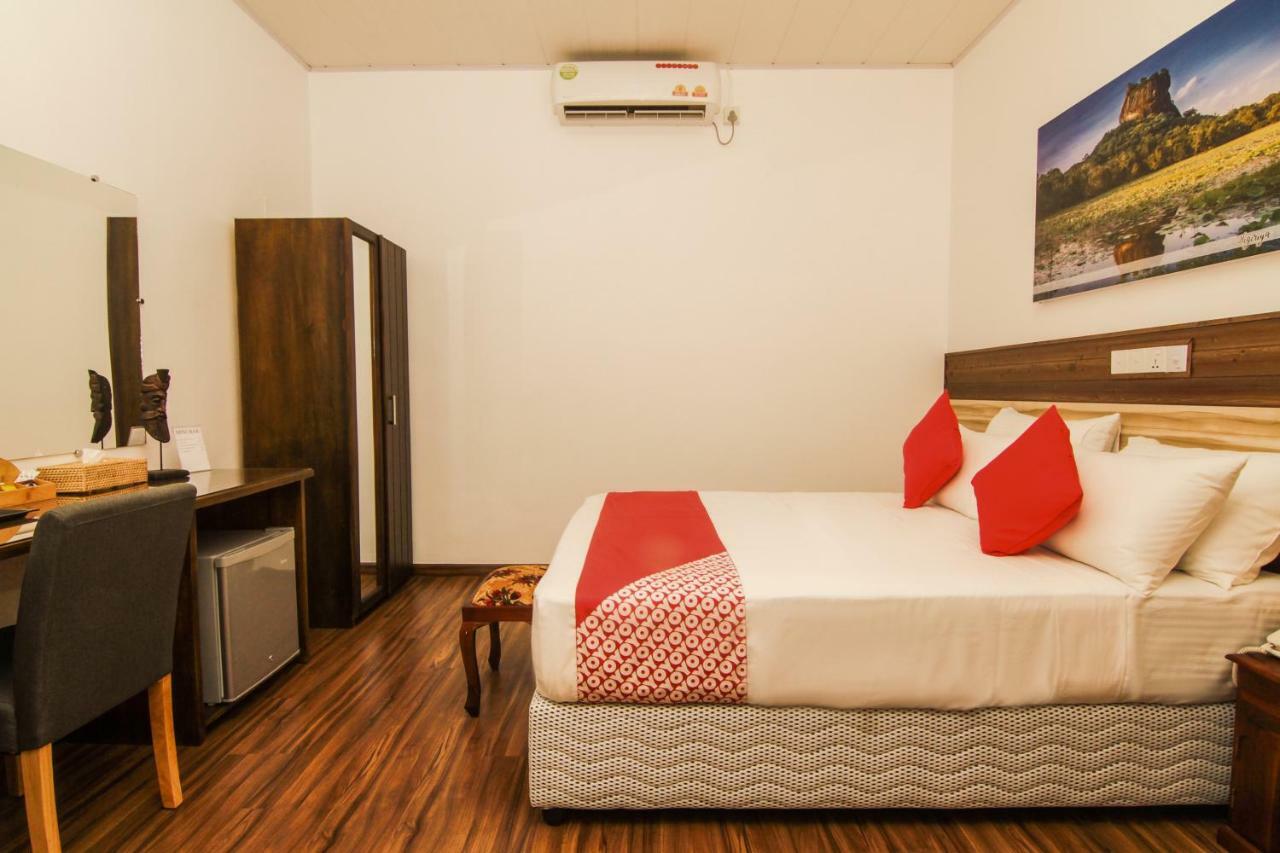 Clove Transit Hotel Kotugoda Bagian luar foto