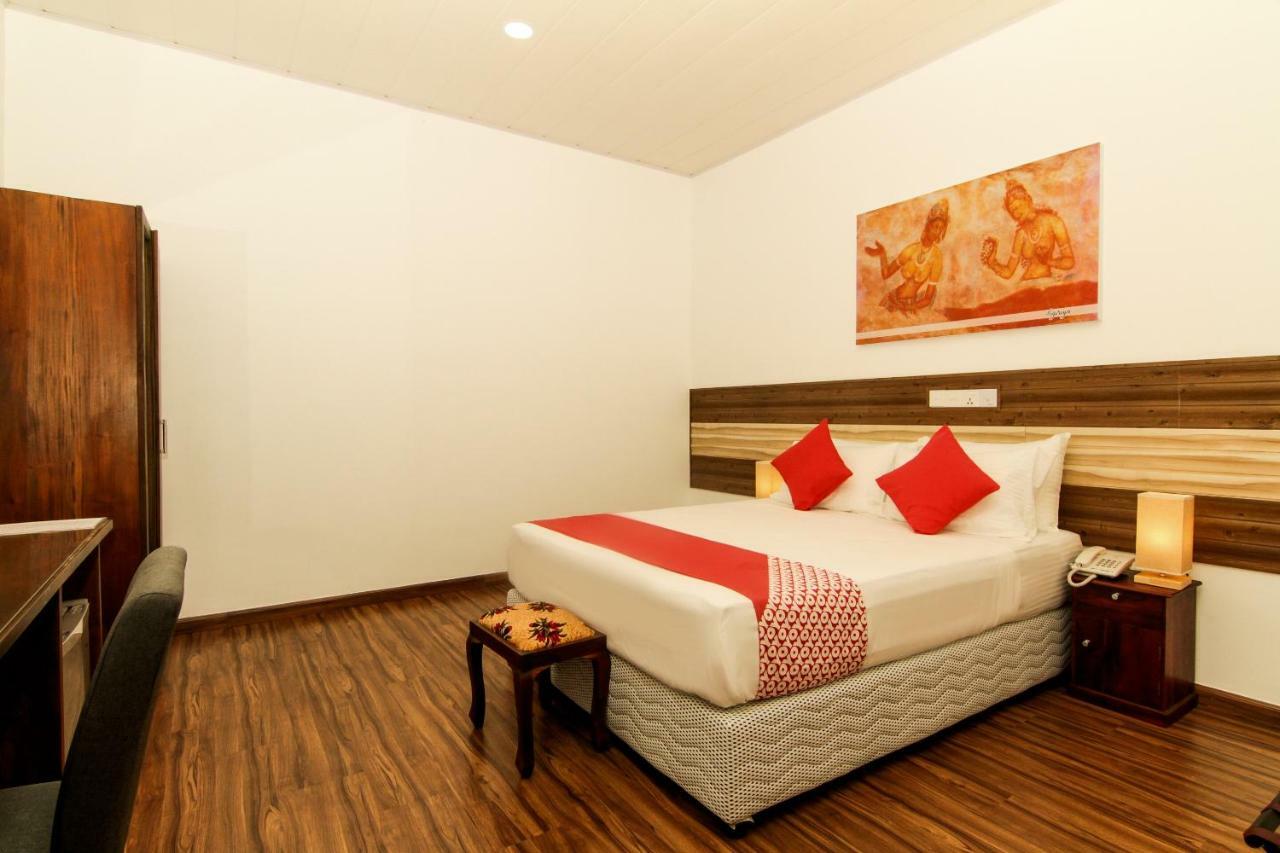 Clove Transit Hotel Kotugoda Bagian luar foto