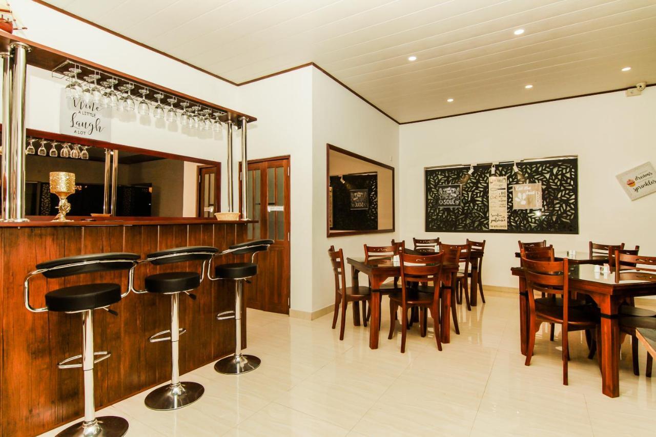 Clove Transit Hotel Kotugoda Bagian luar foto